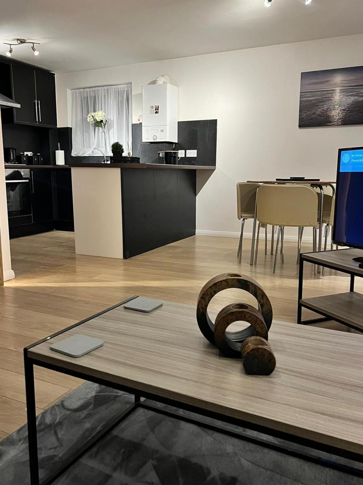 Walnut Apartments Скънторп Екстериор снимка